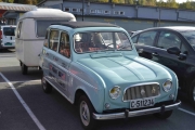 Renault 4 med campingvogn på slep