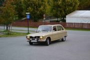 Her kommer det en Renault 16 til, og se den fjæringen da