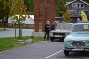 Ute igjen og noen beundrer bilen vår