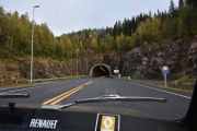 Vi kjører videre og kommer til Gruatunnelen, jeg husker før når vi ikke hadde disse tunnelene