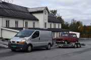 Trekkvogna er også en Renault, så vi må ta med den også. Det er en Renault Trafic Dci 100 fra 2006. Men 4-ern på hengeren ser da ikke så verst ut eller?