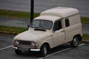 Og denne bilens fulle navn blir Renault R4 Fourgonnette da den har opphøyd lasterom