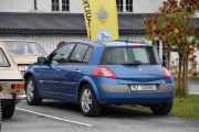 Men her parkerer det også en Renault, den må vi få med oss. Det er en Renault Megane fra 2005, var veldig pen i lakken