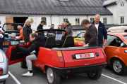 Det er en cabriolet som sikkert er Renault, se de forsterkningene ved dørkanten