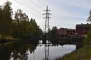 Jeg er ved Rotnes Bruk hvor grunneierne startet  Nitelva Elvelag i 1994. Noen av fiskene som trives her er ørret, harr, lake og abbor