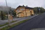 Grua stasjon, en bygning fra 1901 når Gjøvikbanen ble åpnet. Strømmen Trævarefabrik lagde dette og er nok modernisert mange ganger etter dette