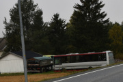 Så havner vi på en vei jeg har kjørt på mange ganger før og jeg ser den gamle bussen