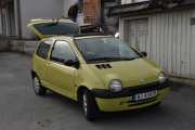 Vår redaktør ankommer i sin Renault Twingo fra 2000, dette var bilen som aldri kom til Norge så han dro like godt til Sverige å kjøpte den