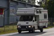 Men her komme det en spennende bil, det er en Renault Trafic P1200D fra 1986. Denne er det ikke mange av i Norge