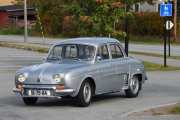 Men her kommer en ekte Renault Dauphine Gordini fra 1962. Dette er heller ikke en bil du ser hver dag, og denne har en sprek motor på 32 HK og er en kraftig variant av Dauphine