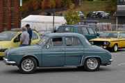 Dette er også junior og senior i sin fine Dauphine fra 1961 , de skal nok bort på det andre lageret som jeg ikke fant på turen opp