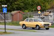 Neste bil som kommer er en veteran, men ikke en Renault, vi ser på en Opel Rekord 2000 fra 1978