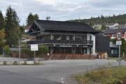 Harestua Kro, her kan man spise god mat eller leie kano og ta en uforglemmelig tur på Harestuvannet. Det skal også være et godt krepsevann har jeg lest