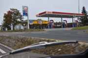Vi nærmer oss Esso Grorud veiservice som har ligget der lenge, det var jo i 1960 åra at Grorud senter ble bygget