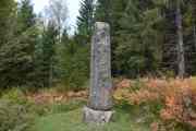 Den neste minnesteinen eller minnebautaen er mye eldre, kanskje 200 år eldre