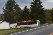 På vei videre oppover så må jeg le, den gamle bussen står der enda, den er til salgs, men er det ingen som vil kjøpe den?