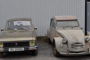 Nå kan dere lure på hvorfor jeg stiller meg opp ved siden av en Citroën 2CV som egentlig konkurrerte med Renault 4. Siden en Renault 6 er en etterfølger av Renault 4 så ville jeg gi den enda mer konkurranse, og enden på visa var at den ble hentet samme dagen og kjørt bort :-)