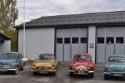 Og her kommer oppstillingsbilde, fire Renault-er med hekkmotor, men har vi dokumentert den til venstre? Det har vi ikke, så det gjør jeg nå. Det er en Renault 4CV Luxe fra 1961