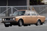 Jeg er kanskje litt rask på utløseren, men dette er også en veteran og ingen av dem slipper unna når de kommer på Brandbu, når jeg er her. Dette er en Volvo 144 fra 1972 og meget strøken