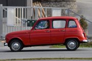 Jeg sa jo at han ville komme til Brandbu og vi skulle ta en nærmere titt på den. Det er en Renault 4 TL fra 1975