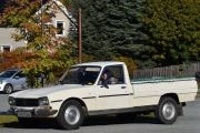 Men så skjer det noe spennende igjen, den er fransk og heter Peugeot 504 pickup og er en veteran
