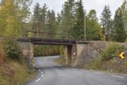 Men vi må videre og kjører under en togundergang hvor det verken er tog, elg eller en veteran bil til stede