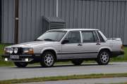 Er du veteran så slipper du ikke unna, det er en Volvo 740 Turbo, absolutt en veteran