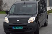 Her kommer junior og senior i sin nye Renault Kangoo, ny og ny, den er fra 2012 da