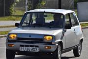 Men jeg lar meg ikke distrahere, her kommer bil nummer 13 som er en Renault 5 og en veteran