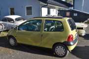 Mens dem grubler går vi ut og tar en titt på Renault Twingo, bilen som aldri kom til Norge. Hvis jeg sier at den skal bli elektrisk igjen, tror du meg da...