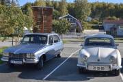 Men nå er det på tide å se på bilene, den til høyre er en god gammel Renault (Dauphine) Gordini fra 1967. Den til venstre er en Renault 16 TX fra 1977. To meget spesielle modeller som du ikke ser så ofte på veien