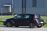 Den bak er ganske rask den også, det er en Renault Megane fra 2005