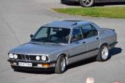 Men dette er ikke en Renault, men det er en veteran, så vi tar den med. Vi ser på en BMW 520I fra 1986