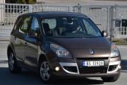 Men her kommer bil nummer 18 inn på plassen, det er en Renault Megane Scenic fra 2010