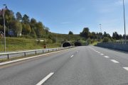 Selvfølgelig så stal jeg ikke den siste vaffelen, vafler og speilreflekskamera er en dårlig kombinasjon. Særlig når du må ha syltetøy på