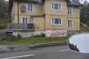 Så passerer vi Trondheimsveien 610 fra 1857, som er en gammel husmannsplass som heter Bånkallenga. Nå er den til salgs og det følger med en 33 mål stor tomt. Hva tror du vil dukke opp her?