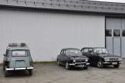 Og her står det mye spennende også, fra venstre har du en Renault 4 fra 1973, i midten har du en Renault Dauphine Ondine fra 1961. Helt til høyre står en Renault 16 fra 1968