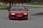 Og her så kommer det en Peugeot, det er en Peugeot 306 fra 2000. Bare 6 år til så er den en veteran