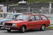 Her har det sannelig kommet en til, det er en Renault 18 TS fra 1980. Jeg lurte på når den skulle dukke opp