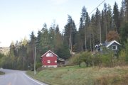 Jeg følger med på den bygningen der, det var en gammel låve før