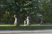 Det finnes ingen skulpturpark i Brandbu, skriver Al. Men hva er dette da? Jeg tror det heter Brandeparken