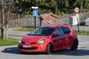 Da ser vi på en Renault Clio Sport fra 2006, 16V motor og gjør 0-100 på 6,9 sekunder hvis jeg kjenner sjåføren rett