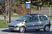 Bil nummer 10 er selveste redaktøren i sin Renault Twingo Cinetic fra 2001. Legg merke til at han kjører med soltaket oppe, han har jo bestilt pent vær