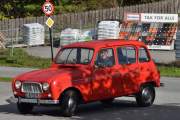 Her kommer bil nummer 18 som er en Renault 4 fra 1964. Da har vi to elektriske og en analog her i dag. Dette er første generasjonen, hvis du ser på grillen