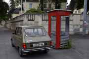 Nå har vi parkert ved den røde telefonkiosken ved den Polske ambassaden, adressen til kiosken er Olav Kyrres plass 1. Da blir dette telefonkiosk nr. 9