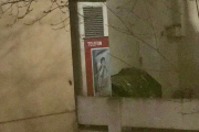 Jeg har også en god venn som heter Bjørn, denne røde telefonkiosken lyser når den ringer...