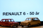 Vår første tur i regi Renault 6 - 50 års jubileum, vi lar oss synke ned i stolene og bokstavene senkes ned