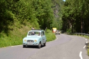 Her kommer ledebilen i full fart