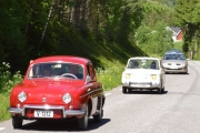 Her kommer enda en rød Renault Dolphin