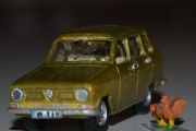 Renault 6 og Hane (Gallus Gallus Domesticus)